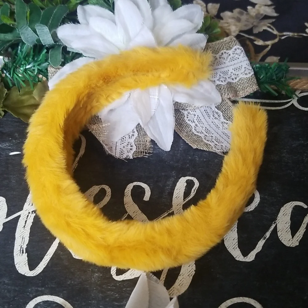 Women's/girls small fur yellow headband new never worn.